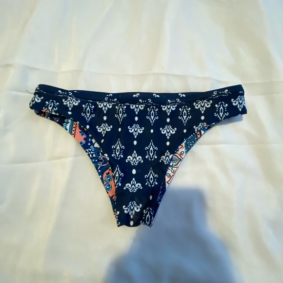 Reversible patterned bottoms! - Picture 4 of 5